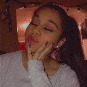 Meet your Posher, Alejandra